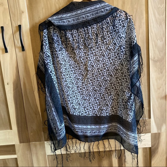 Vintage Black and White Floral Print Square Scarf - Picture 3 of 3